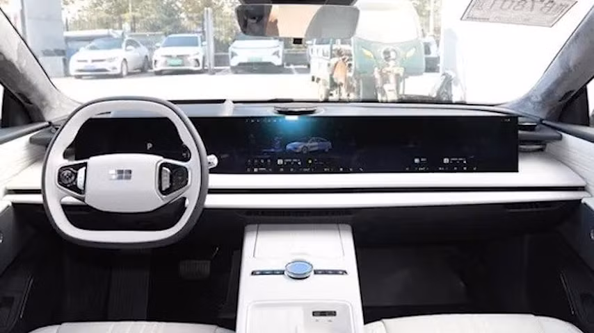 hinh anh geely galaxy e8 mau sedan chay dien co gia ban khoang 615 trieu dong hinh 3