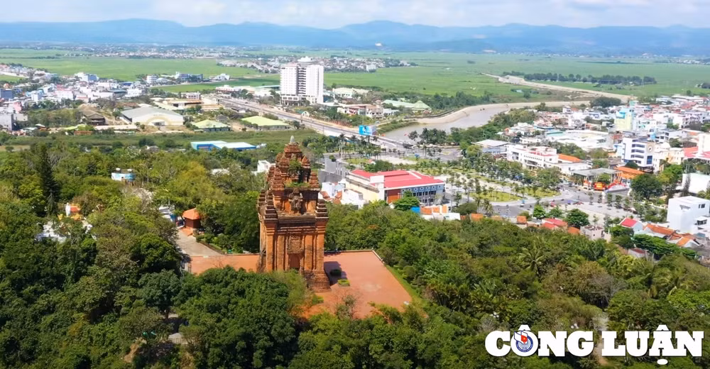 ve dep co kinh cua thap nhan phu yen hinh 1