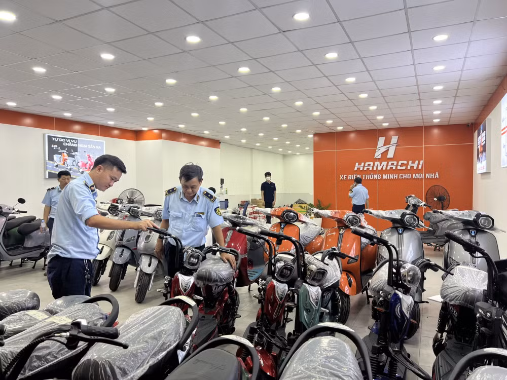 nhieu hang xe dien lai lay hinh anh quyen linh va nhieu nghe si khac quang cao hang hoa vi pham hinh 4