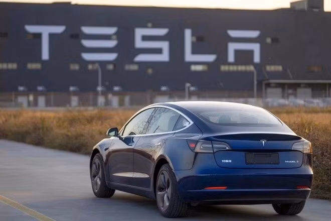 tesla trieu hoi hon 2 trieu xe dien lo ngai an toan tinh nang tu lai hinh 1