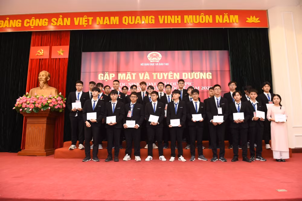 hoc sinh viet nam lien tuc nam trong top 10 quoc gia dat ket qua cao nhat cac ky thi quoc te hinh 1