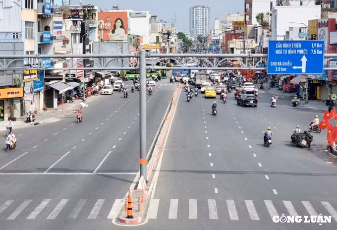 cac nga duong tphcm thong thoang nguoi dan thoai mai di mua sam ngay cuoi nam hinh 12