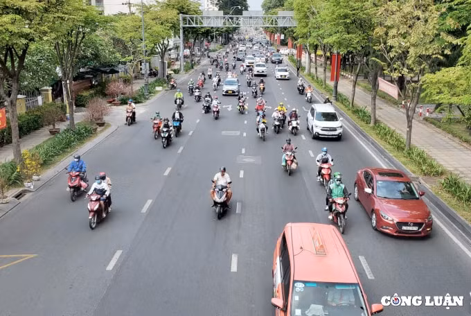 cac nga duong tphcm thong thoang nguoi dan thoai mai di mua sam ngay cuoi nam hinh 8