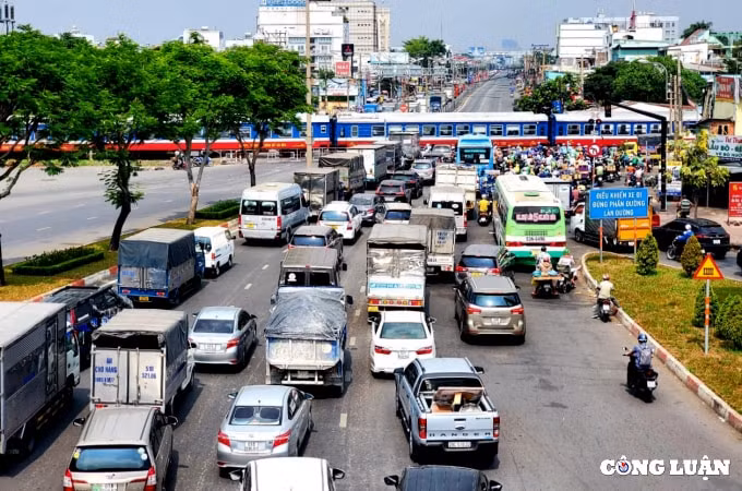 cac nga duong tphcm thong thoang nguoi dan thoai mai di mua sam ngay cuoi nam hinh 14