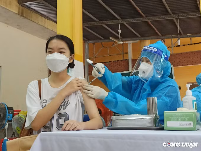 nhung hoc sinh dau tien duoc tiem vaccine ngua covid 19 o tp hcm hinh 6