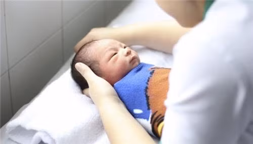 de xuat nguoi dan tphcm khi sinh con se duoc tang tien hinh 1