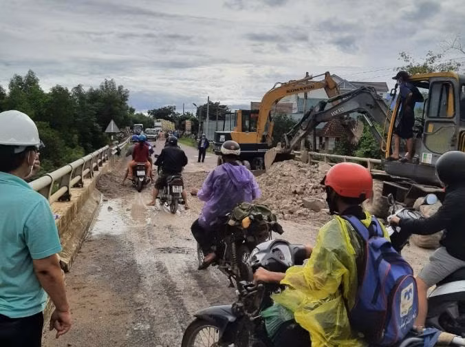 mua lu gay sat lo nghiem trong cac tuyen duong khu vuc trung bo hinh 3