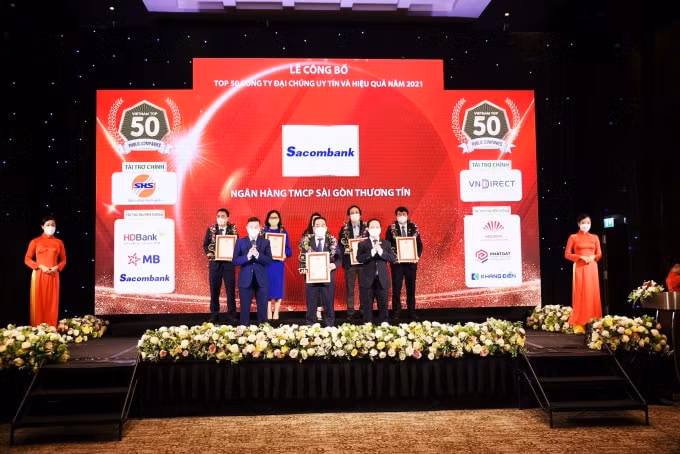 sacombank lien tiep nhan duoc cac giai thuong uy tin trong nuoc hinh 4