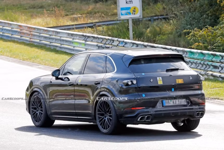 phat hien mau xe porsche cayenne 2022 duoc thu nghiem tren truong dua hinh 3