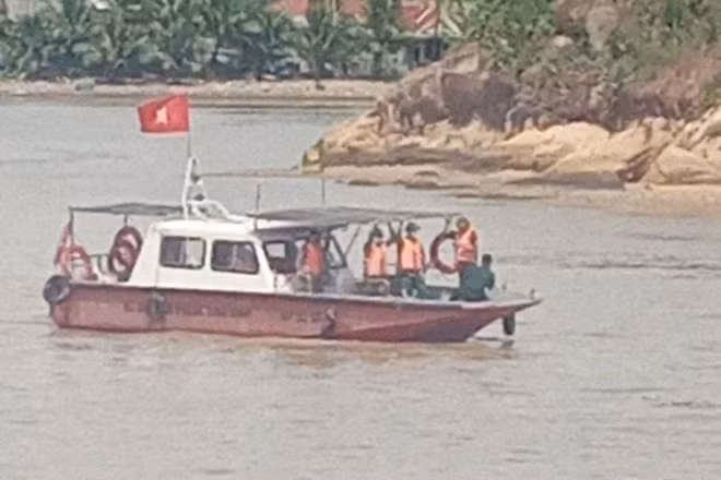 binh dinh tau ca bi song danh chim 2 nguoi tu vong va mat tich hinh 1