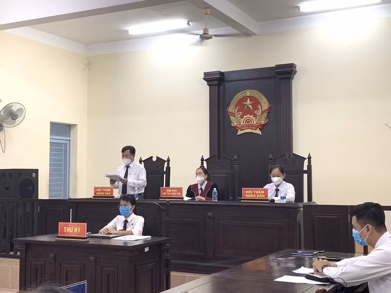 tuyen an cac bi cao nhom bao sach truong chau huu danh bi tuyen phat 4 nam 6 thang tu hinh 2