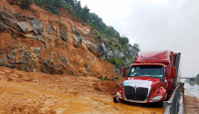 sat lo dat khien cao toc da nang quang ngai te liet hinh 1