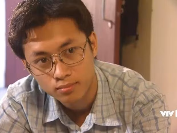 nam mot sach trong phia truoc la bau troi duoc phong ham pho giao su hinh 1