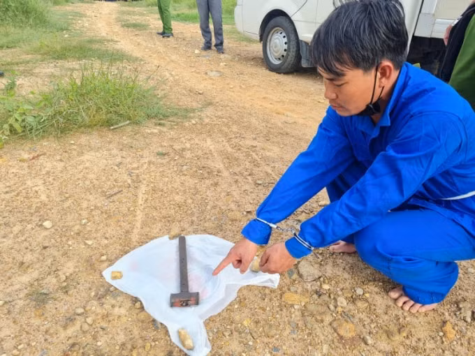 khoi to doi tuong dung bua danh chet nguoi o quan tap hoa hinh 1
