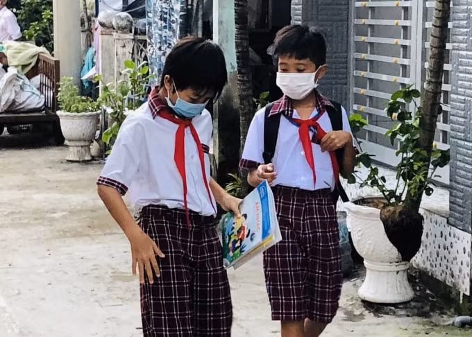 tiem vaccine ngua covid 19 cho tre tu 12 17 tuoi phu huynh nguoi mung nguoi lo hinh 3