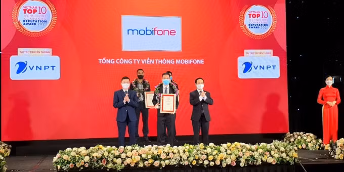 mobifone thuoc top 10 cong ty cong nghe uy tin nam 2021 hinh 1