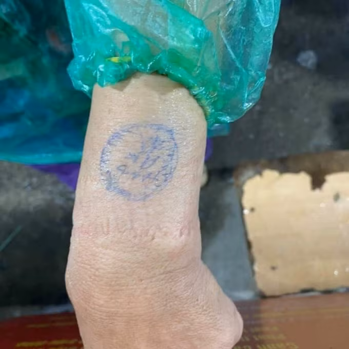 phu tho mot so nguoi dan tu ve dau kiem dich de thong chot hinh 1
