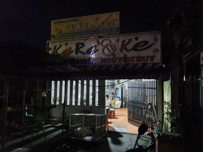 bat chap lenh cam quan karaoke van mo cua cho nhom khach mo tiec ma tuy hinh 1