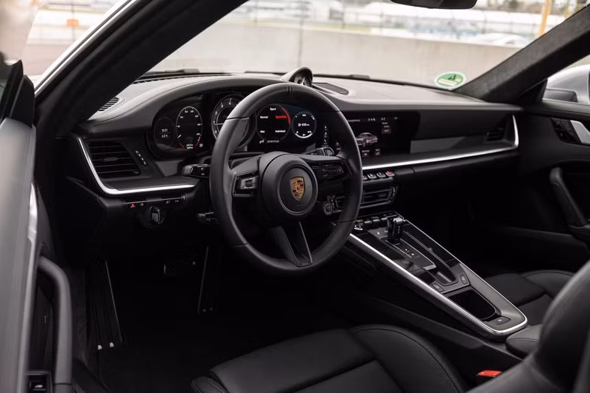 porsche 911 turbo s voi mau son hiem xuat hien tai viet nam hinh 6
