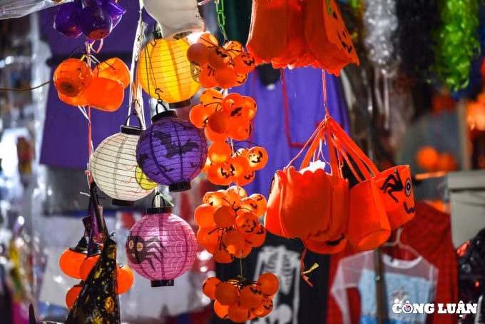 ha noi can ke le halloween pho hang ma vang ve la thuong hinh 4