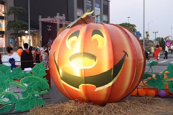 nhung dia diem don halloween kinh di o ha noi hinh 4