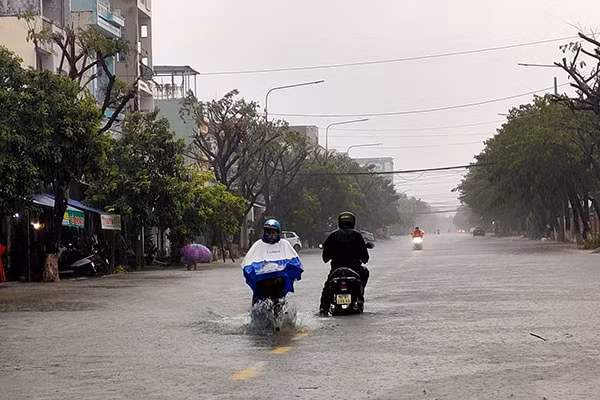 du bao thoi tiet 30 10 bac va trung trung bo mua lon hinh 1