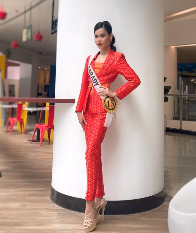 marady ngin nu dien vien cao 165 m dang quang hoa hau hoan vu campuchia hinh 2