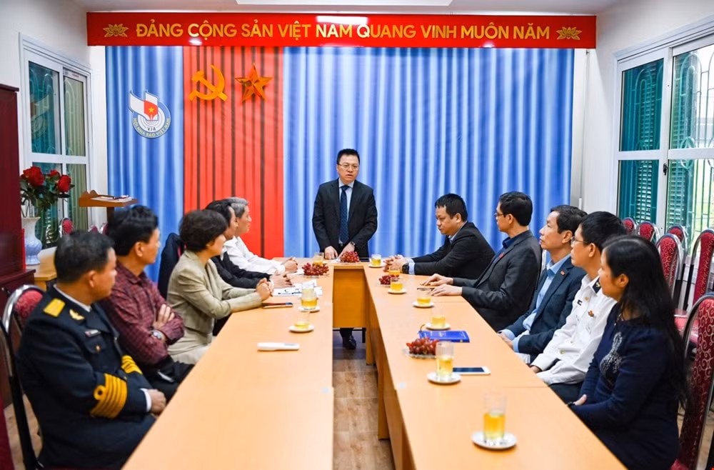 dong chi le quoc minh tham va lam viec voi thuong truc hoi nha bao hai phong hinh 1
