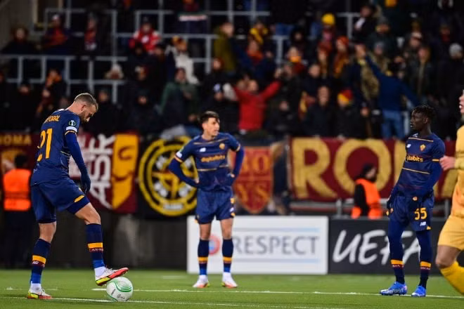 tottenham that thu as roma thua mat mat tai na uy hinh 2