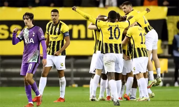 tottenham that thu as roma thua mat mat tai na uy hinh 1