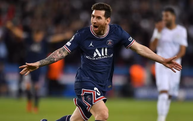 cristiano ronaldo va lionel messi chua the het thoi hinh 3