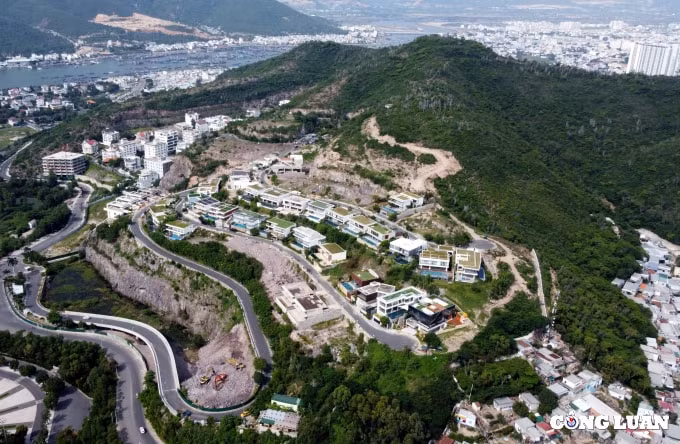 khoet nui chut xay dung biet thu trieu do o nha trang hinh 1