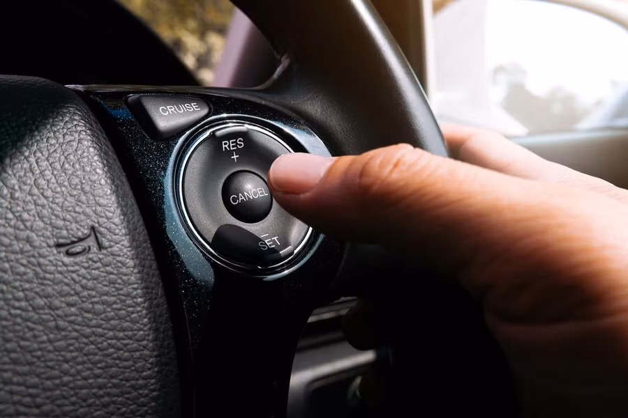 Thời điểm tồi tệ nhất không bao giờ nên bật Cruise Control để tránh mất lái khi trời mưa