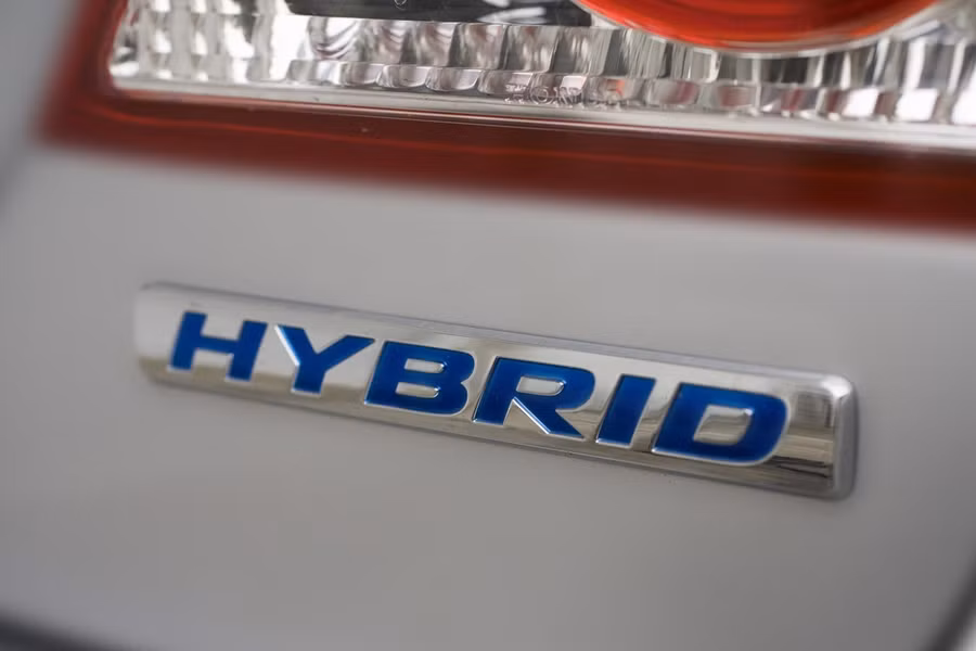 Sự khác biệt giữa dầu động cơ hybrid và dầu thường là gì?