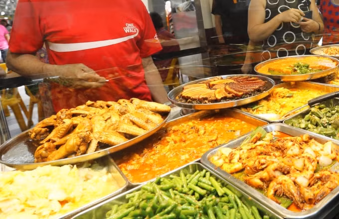 Một nhóm nghiên cứu tại Đại học quản lý Singapore (SMU) phát hiện rằng, 10% hộ gia đình ở Singapore thiếu ăn - Ảnh: Todayonline