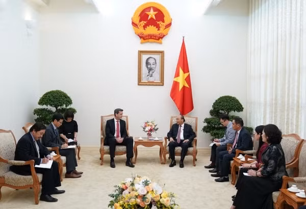 Thủ tướng Nguyễn Xuân Phúc tiếp ông Andrew Jeffries. Ảnh: VGP