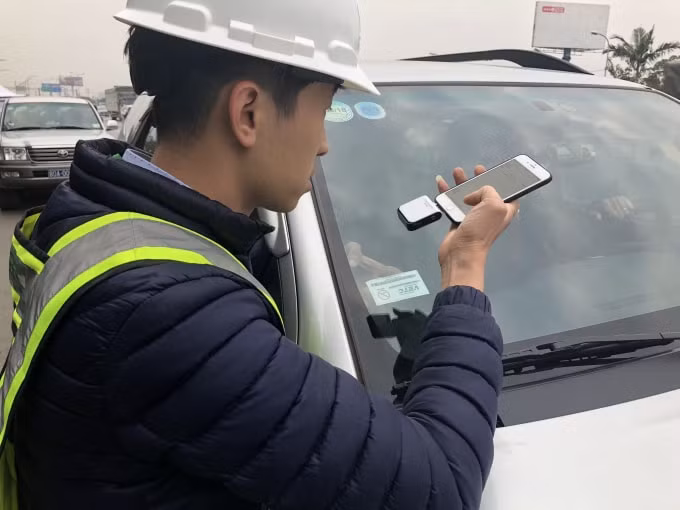 Hơn 850 nghìn ô tô đã dán thẻ trả phí sử dụng đường bộ tự động (thẻ E-tag). Ảnh minh họa