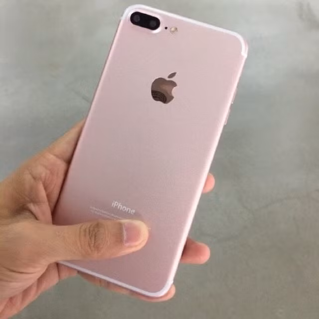 iPhone 7 Plus bản 128 GB hiện đang có giá 8,9 triệu đồng. Ảnh: TL