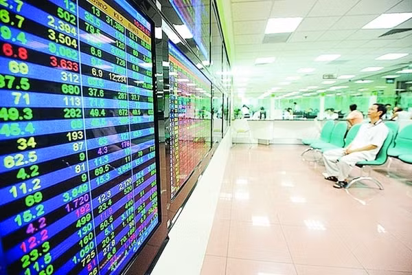 Mạch tăng 5 phiên liên tiếp của thị trường trong nước bị chắn ngang bởi phiên giảm hơn 18 điểm hôm qua