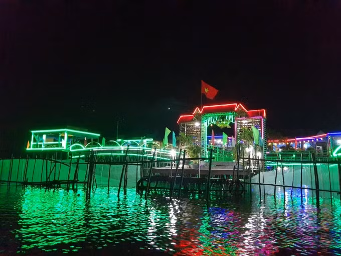 Đêm về trên Nhà Chồ ở đầm Chuồn