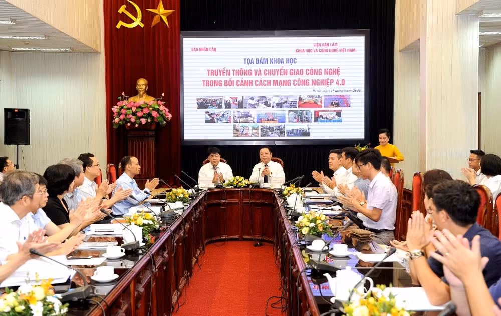 Toàn cảnh Tọa đàm khoa học “Truyền thông và chuyển giao công nghệ trong bối cảnh cách mạng công nghiệp 4.0”. Ảnh: Đăng Khoa