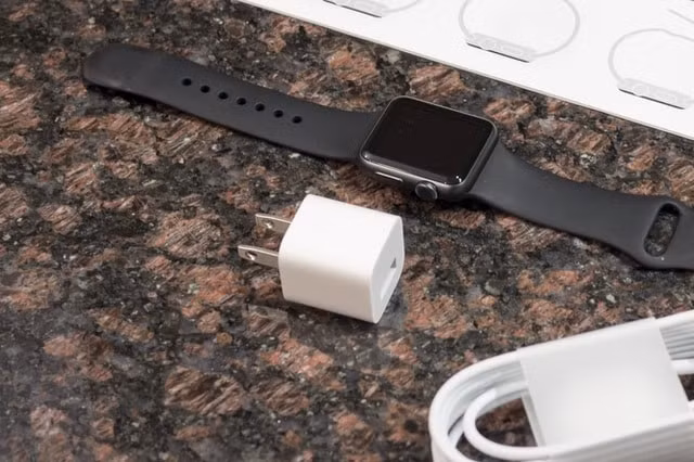 cu-sac-apple-watch-khong-ban-kem