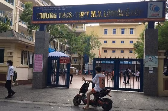 Việc tăng học phí đột ngột ở Trường Lô-nô-mô-xốp (Hà Nội) đã bị dư luận phản ứng dữ dội. Ảnh: Trinh Phúc