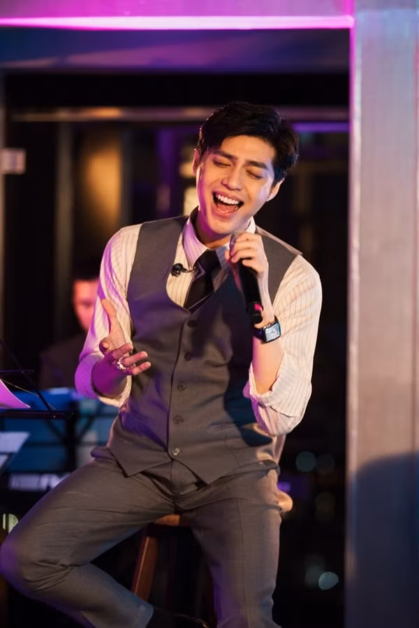 Noo Phước Thịnh lần đầu hát live ca khúc Em đã thương người ta hơn anh
