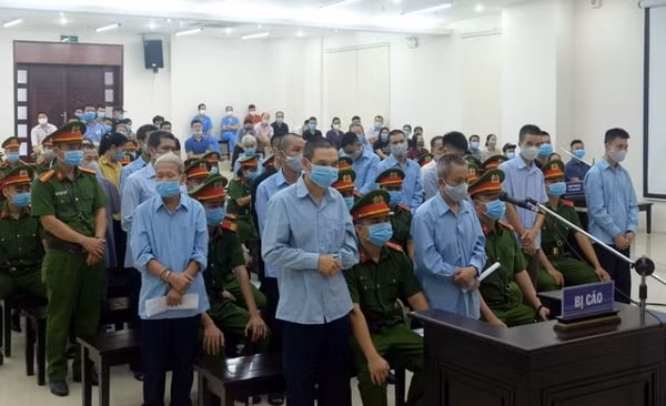 Các bị cáo tại phiên tòa sơ thẩm