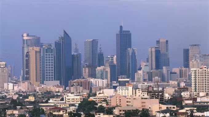 Khu thương mại Makati của Manila dự kiến sẽ có tàu điện ngầm hoạt động vào năm 2025. Ảnh: Getty