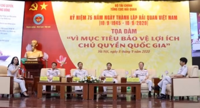 Các diễn giả tham gia buổi tọa đàm