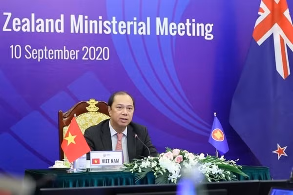 Thứ trưởng Nguyễn Quốc Dũng phát biểu tại Hội nghị Bộ trưởng Ngoại giao ASEAN - New Zealand, chiều 10/9. Ảnh: Bộ Ngoại giao