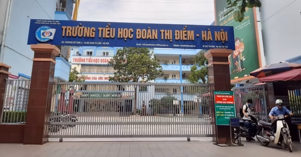 Trường Tiểu học Đoàn Thị Điểm (Nam Từ Liêm, Hà Nội) vừa xảy ra vụ việc quên học sinh trên xe ô tô đưa đón. Ảnh: internet.