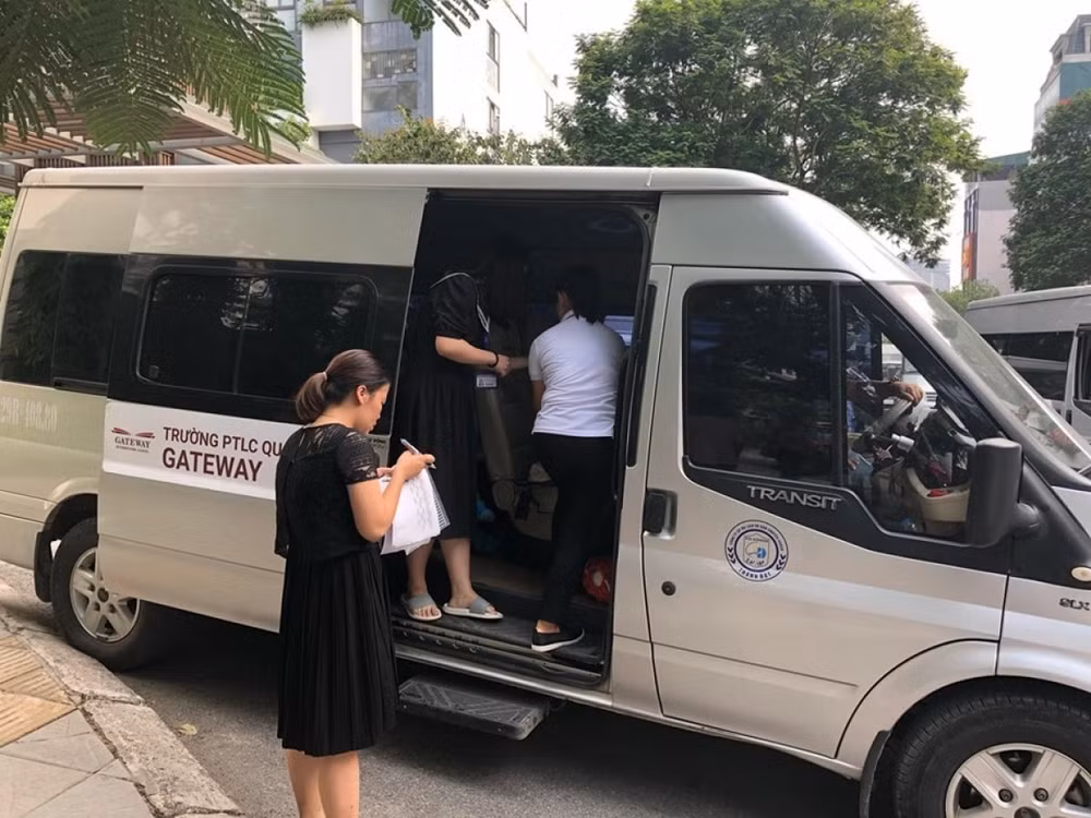 Tăng cường việc rà soát xe đưa đón, vận chuyển học sinh tại Hà Nội. Ảnh: internet.